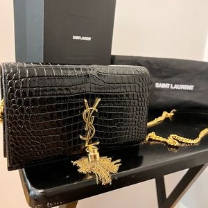 Kate Chain Wallet with tassel in crocodile-embossed shiny leather